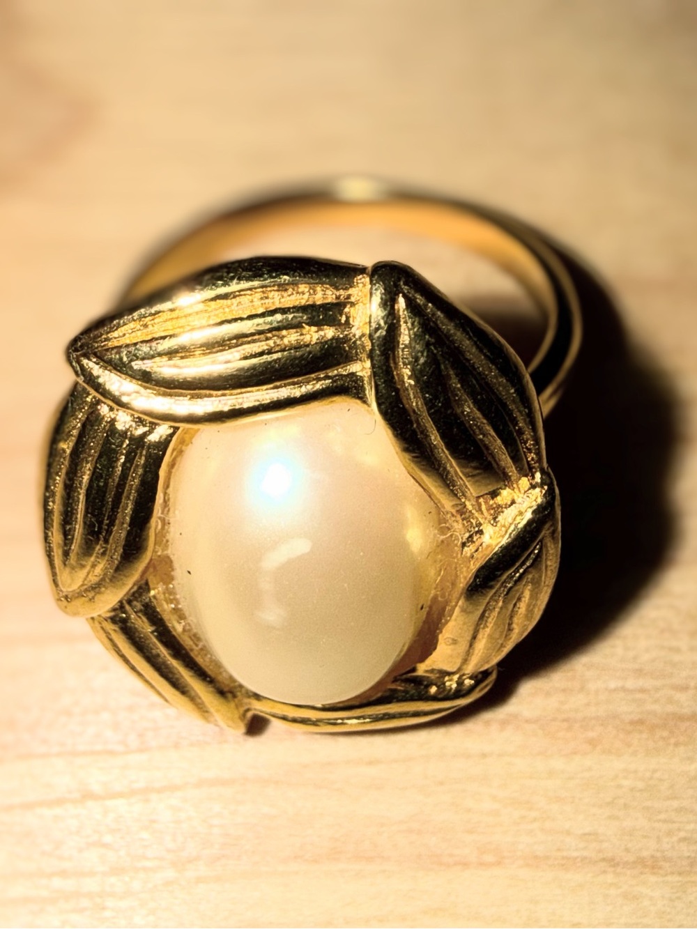 Vintage Gold-Tone Leaf & Faux Pearl Statement Cocktail Ring size Med to Lg